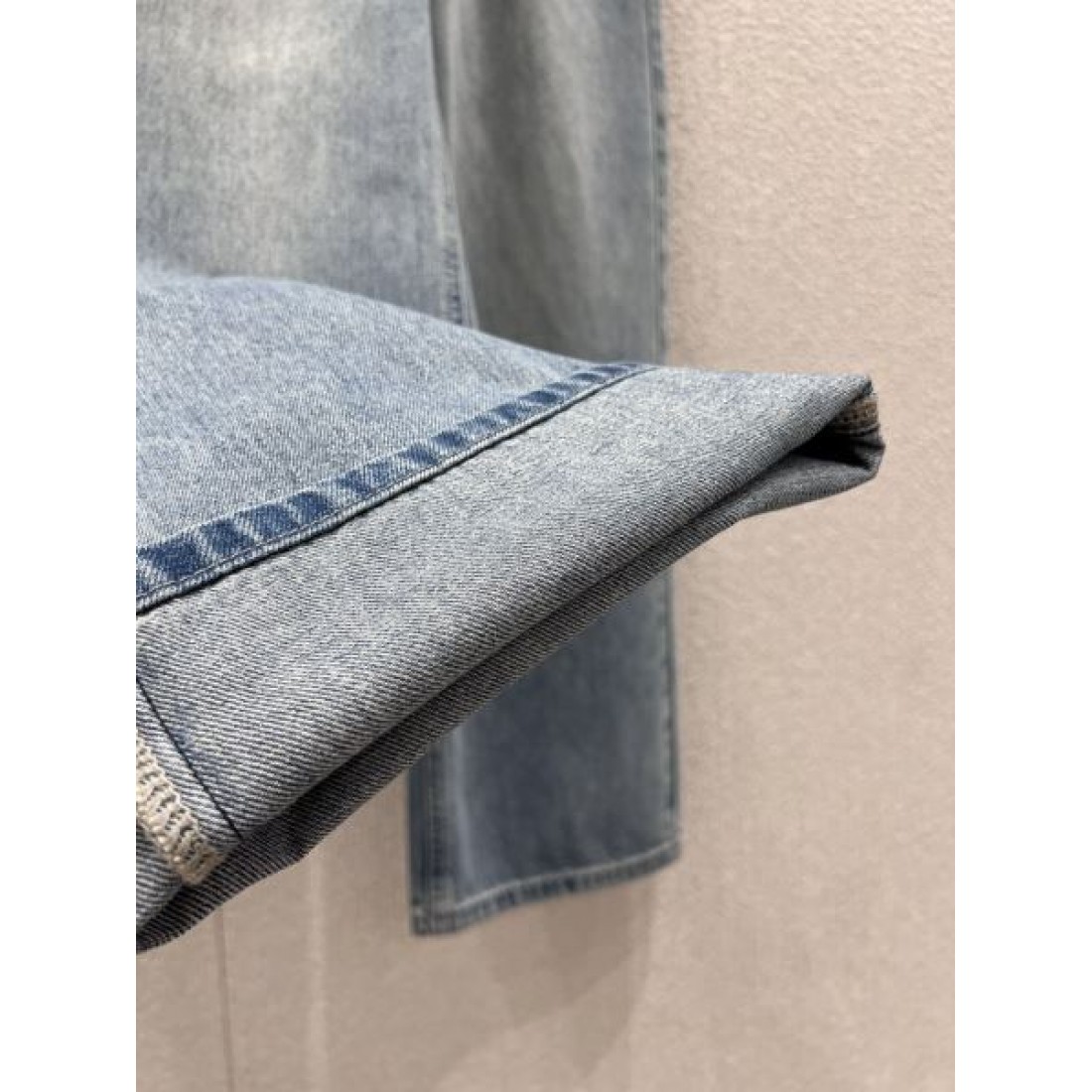 トレンド感 スタイリッシュ LOEWE ロエベ スーパーコピー デニムパンツ 万能