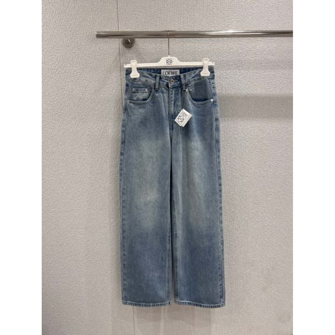 立体裁断 フィット感 LOEWE ロエベ スーパーコピー デニムパンツ 実用的