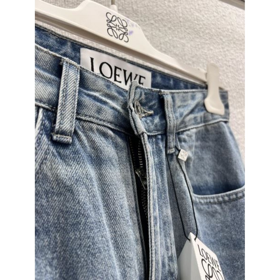 立体裁断 フィット感 LOEWE ロエベ スーパーコピー デニムパンツ 実用的