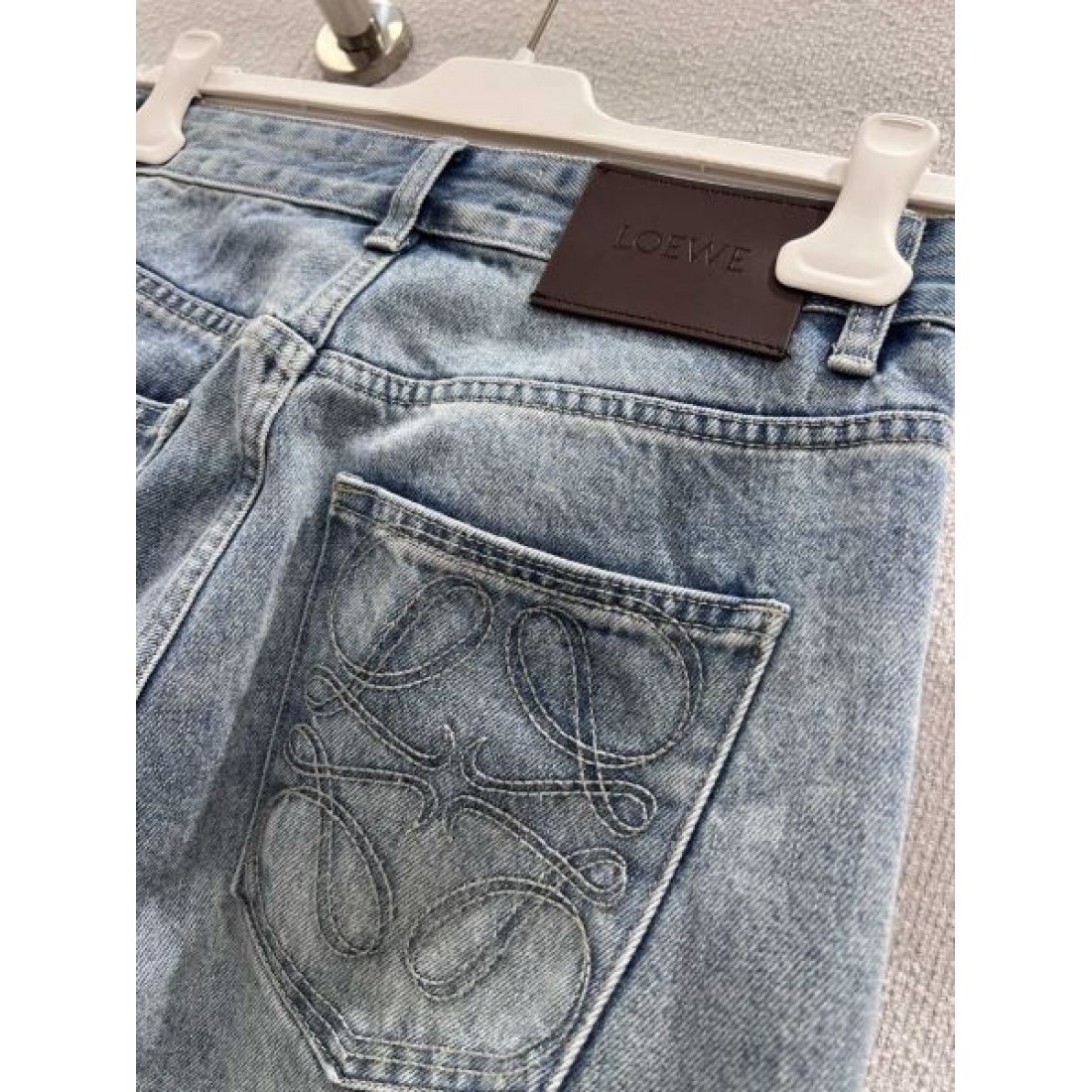 立体裁断 フィット感 LOEWE ロエベ スーパーコピー デニムパンツ 実用的