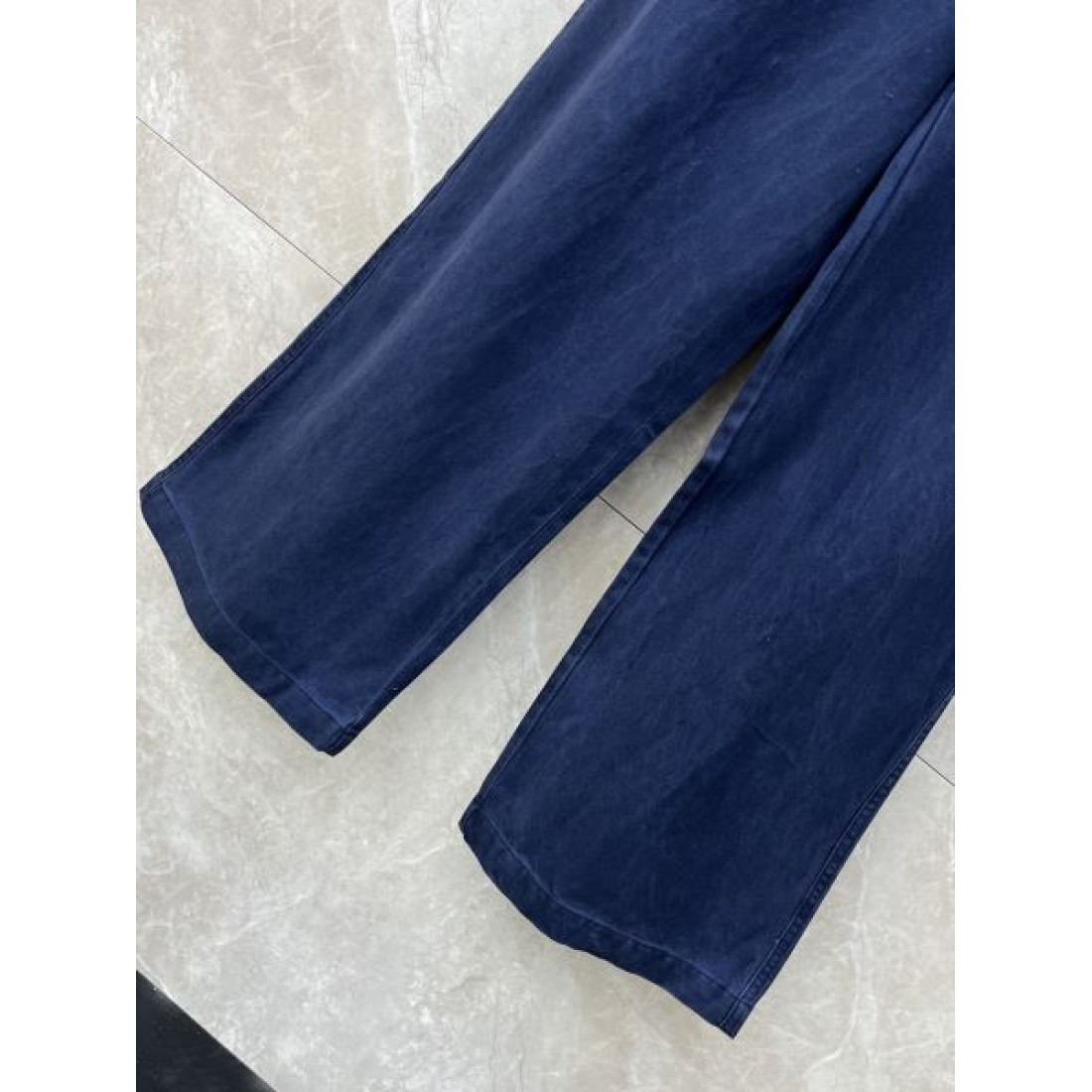 トレンド感 きれいめ MIU MIU ミュウミュウ スーパーコピー パンツ 美脚 上品見え