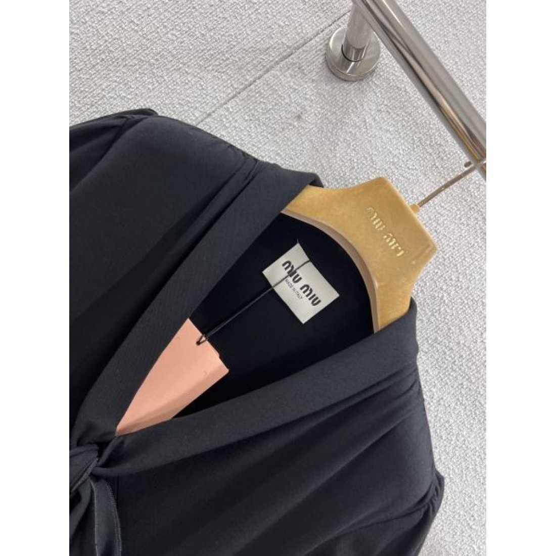 フェミニン 上品 MIU MIU ミュウミュウ スーパーコピー ワンピース エレガント 華やか