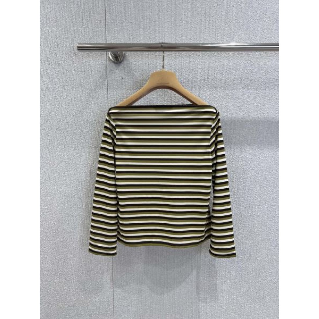 モダン 上質 MIU MIU ミュウミュウ スーパーコピー セットアップ 洗練 フェミニン