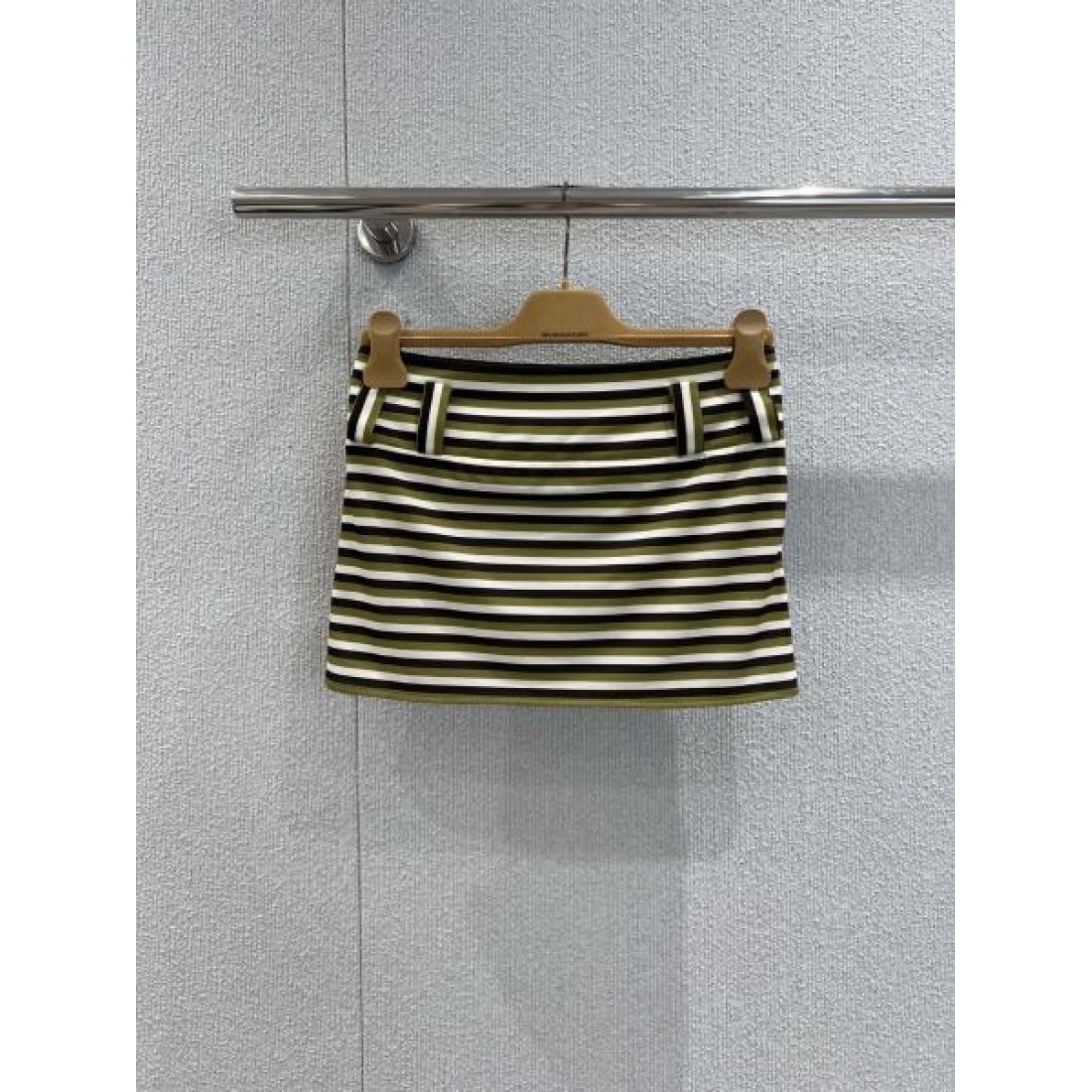 モダン 上質 MIU MIU ミュウミュウ スーパーコピー セットアップ 洗練 フェミニン