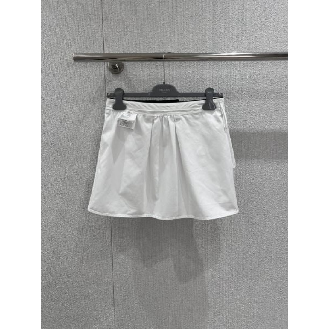 シンプル 上質 PRADA プラダ スーパーコピー スカート 洗練 モダン