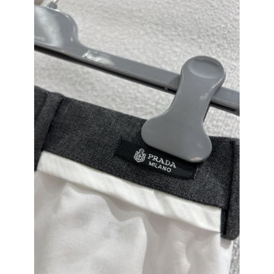シンプル 上質 PRADA プラダ スーパーコピー スカート 洗練 モダン