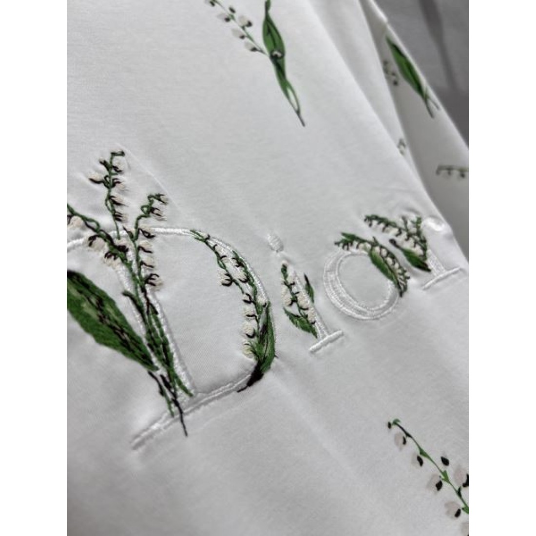 フェミニン 洗練デザイン DIOR ディオール コピー 半袖Tシャツ 女性らしい 安定人気