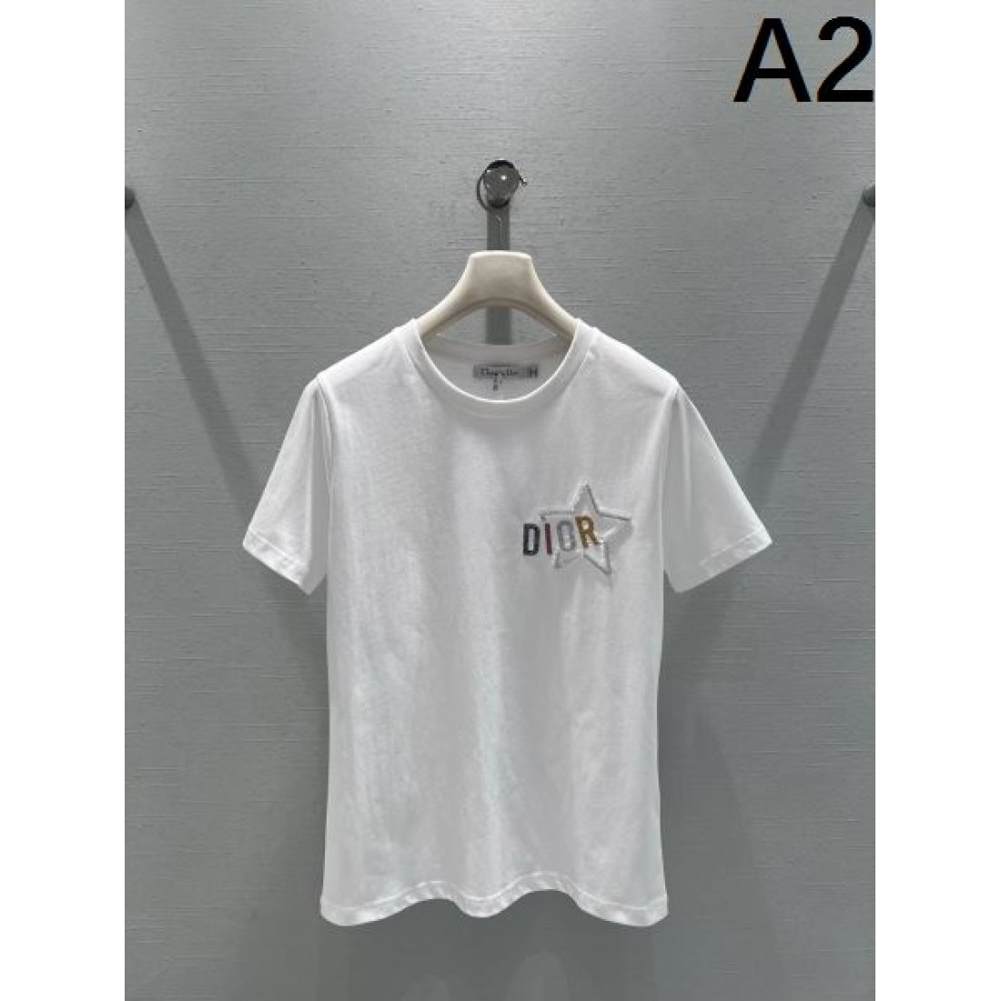 エレガント 清潔感 DIOR ディオール コピー 半袖Tシャツ 上品仕立て 長く愛用