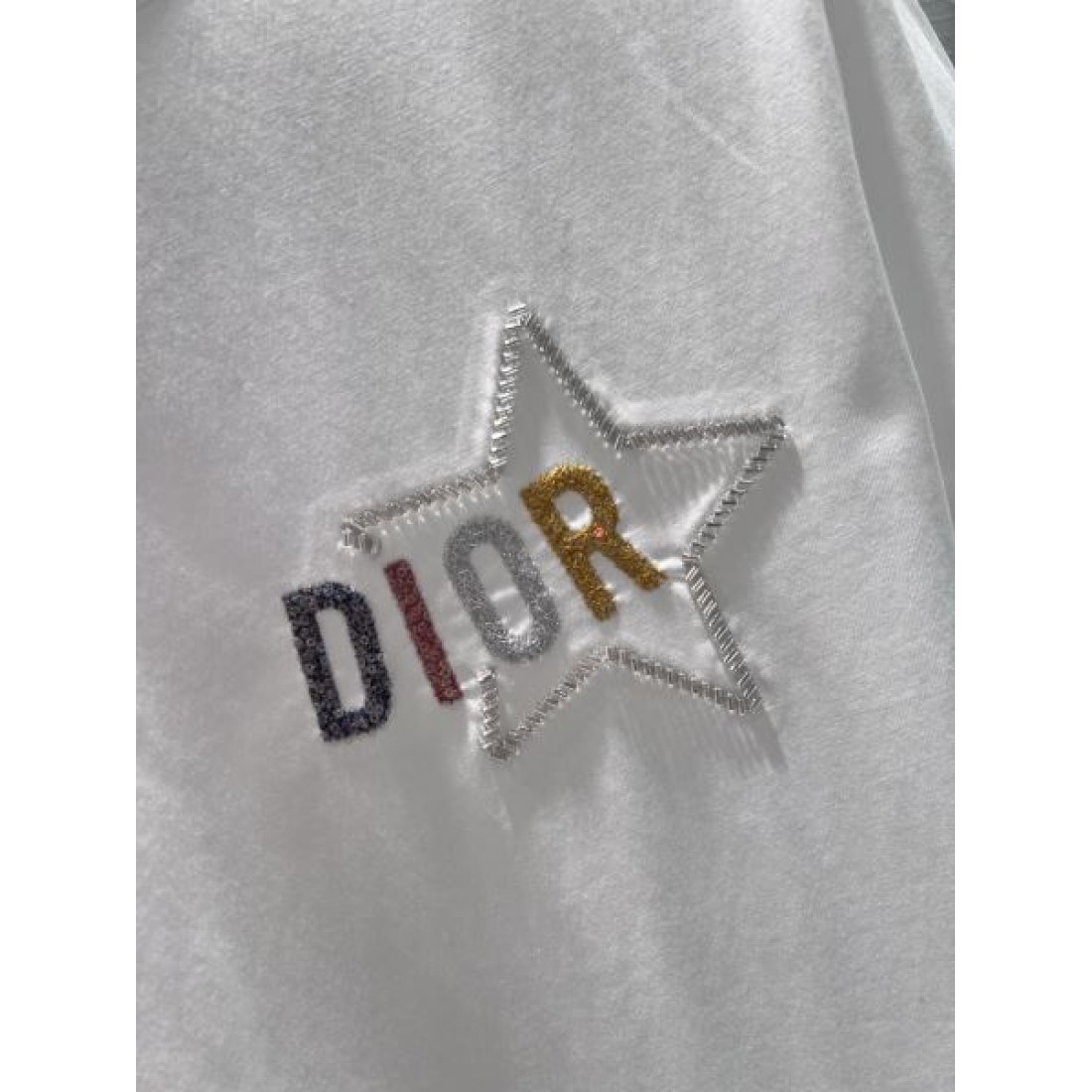 エレガント 清潔感 DIOR ディオール コピー 半袖Tシャツ 上品仕立て 長く愛用