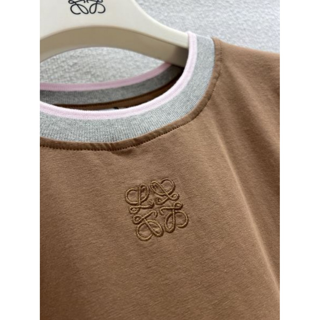 爽やか 上質 LOEWE ロエベ コピー 半袖Tシャツ 着心地抜群 人気アイテム