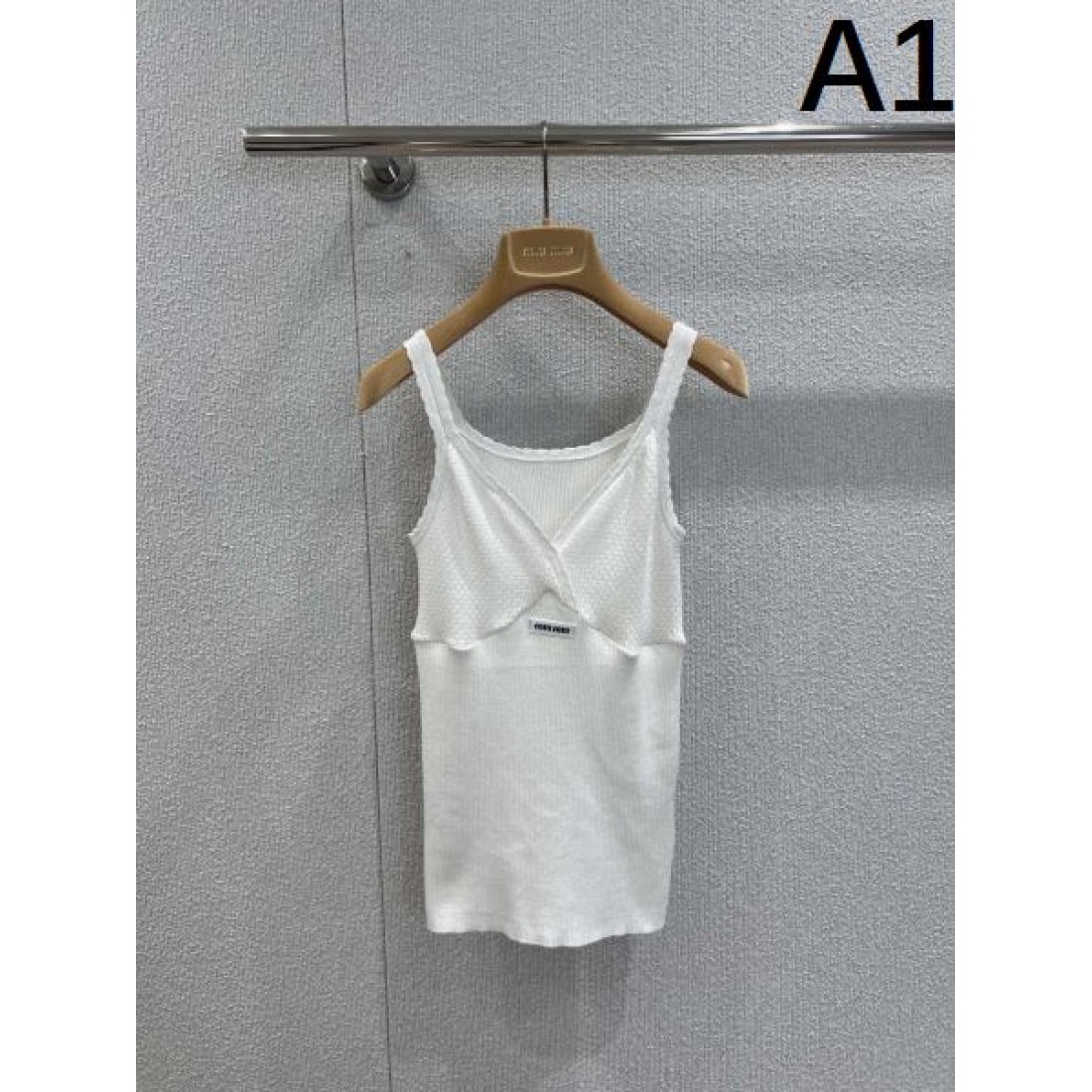 フェミニン 軽やか MIU MIU ミュウミュウ コピー キャミソール 柔らか印象