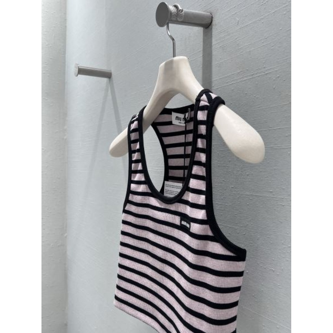 可憐 上品 MIU MIU ミュウミュウ コピー ニットベスト 重ね着万能 デザイン性高