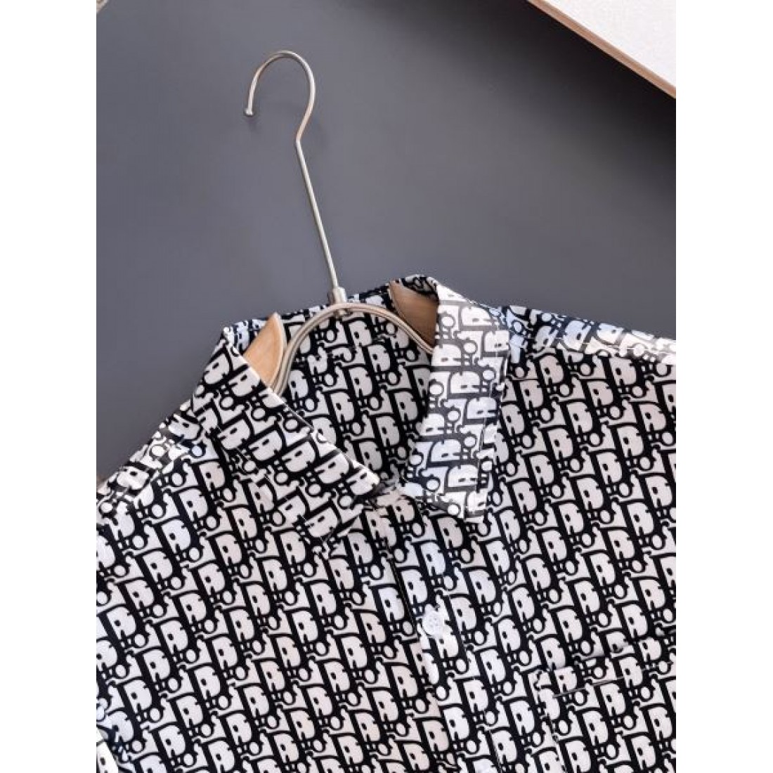 人気 定番 DIOR ディオール スーパーコピー 長袖シャツ 上質生地 大人スタイル