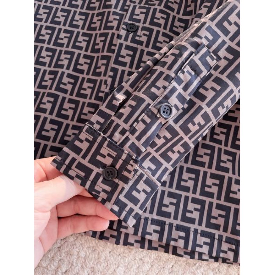 カジュアル 上質 FENDI フェンディ スーパーコピー 長袖シャツ 快適素材 おしゃれ