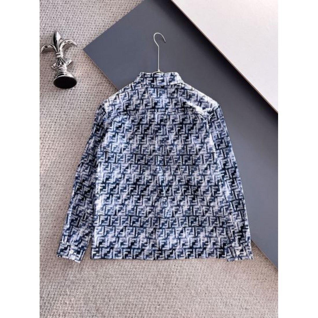 大人カジュアル 洗練 FENDI フェンディ スーパーコピー 長袖シャツ 着回し万能 人気