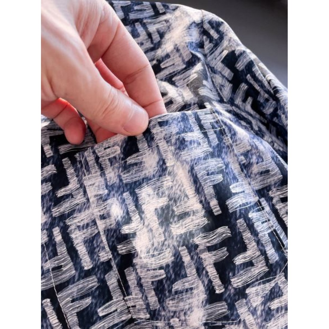 大人カジュアル 洗練 FENDI フェンディ スーパーコピー 長袖シャツ 着回し万能 人気