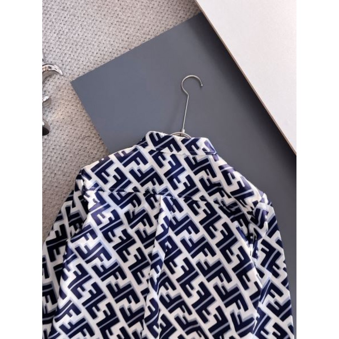 上品洗練 高級感 FENDI フェンディ コピー 長袖シャツ 快適素材 人気定番