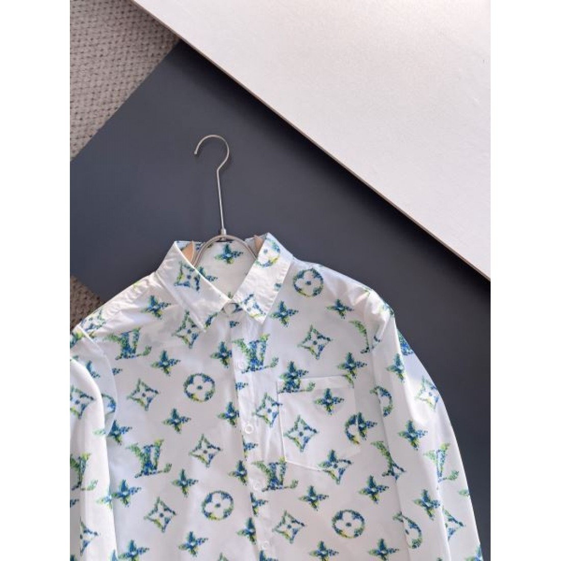 都会的デザイン 上質 LOUIS VUITTON ルイヴィトン コピー 長袖シャツ 軽やか 上品