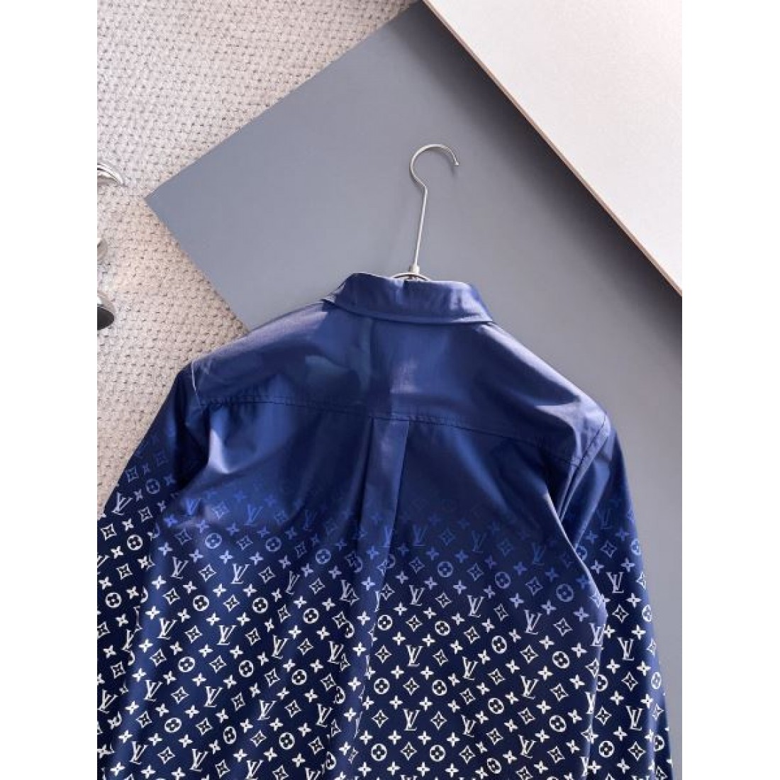  人気定番 洗練スタイル LOUIS VUITTON ルイヴィトン コピー 長袖シャツ 快適素材 高級感