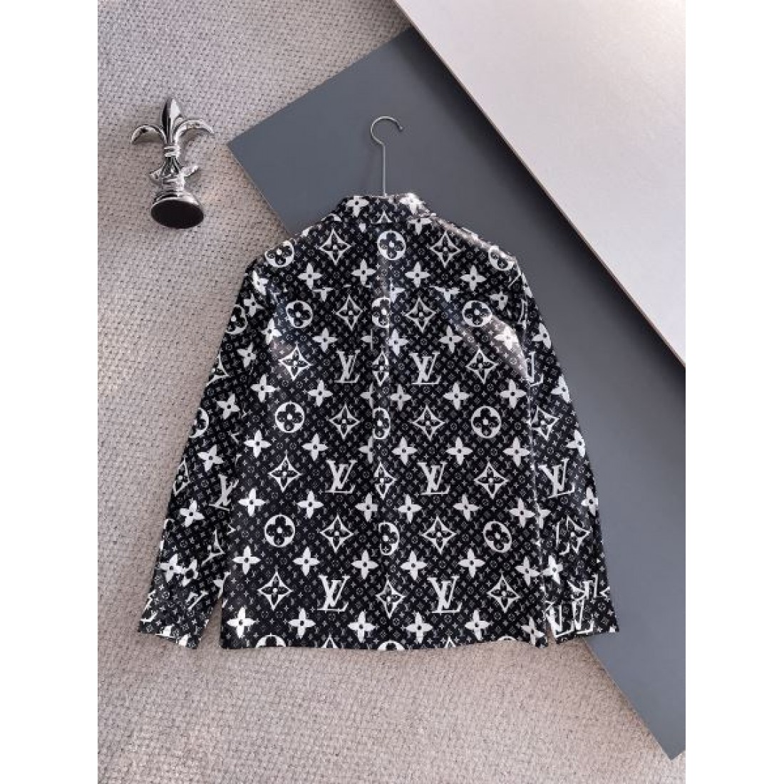 高品質 シンプル上品 LOUIS VUITTON ルイヴィトン コピー 長袖シャツ 着回し万能 人気