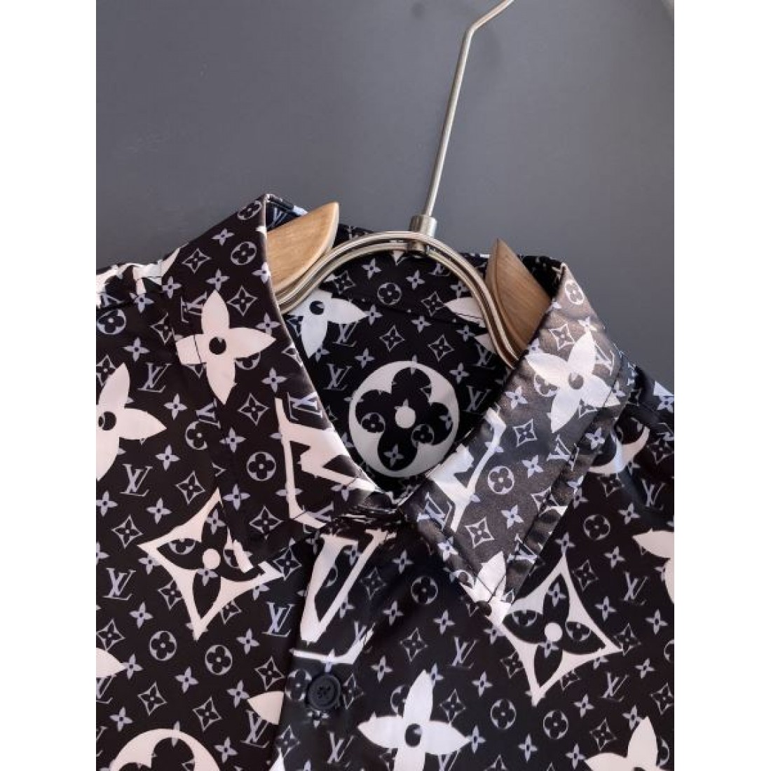 高品質 シンプル上品 LOUIS VUITTON ルイヴィトン コピー 長袖シャツ 着回し万能 人気