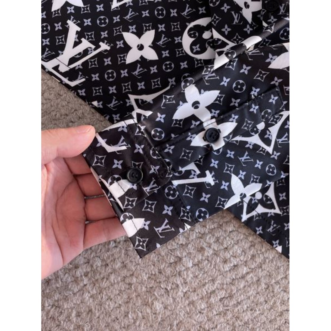 高品質 シンプル上品 LOUIS VUITTON ルイヴィトン コピー 長袖シャツ 着回し万能 人気