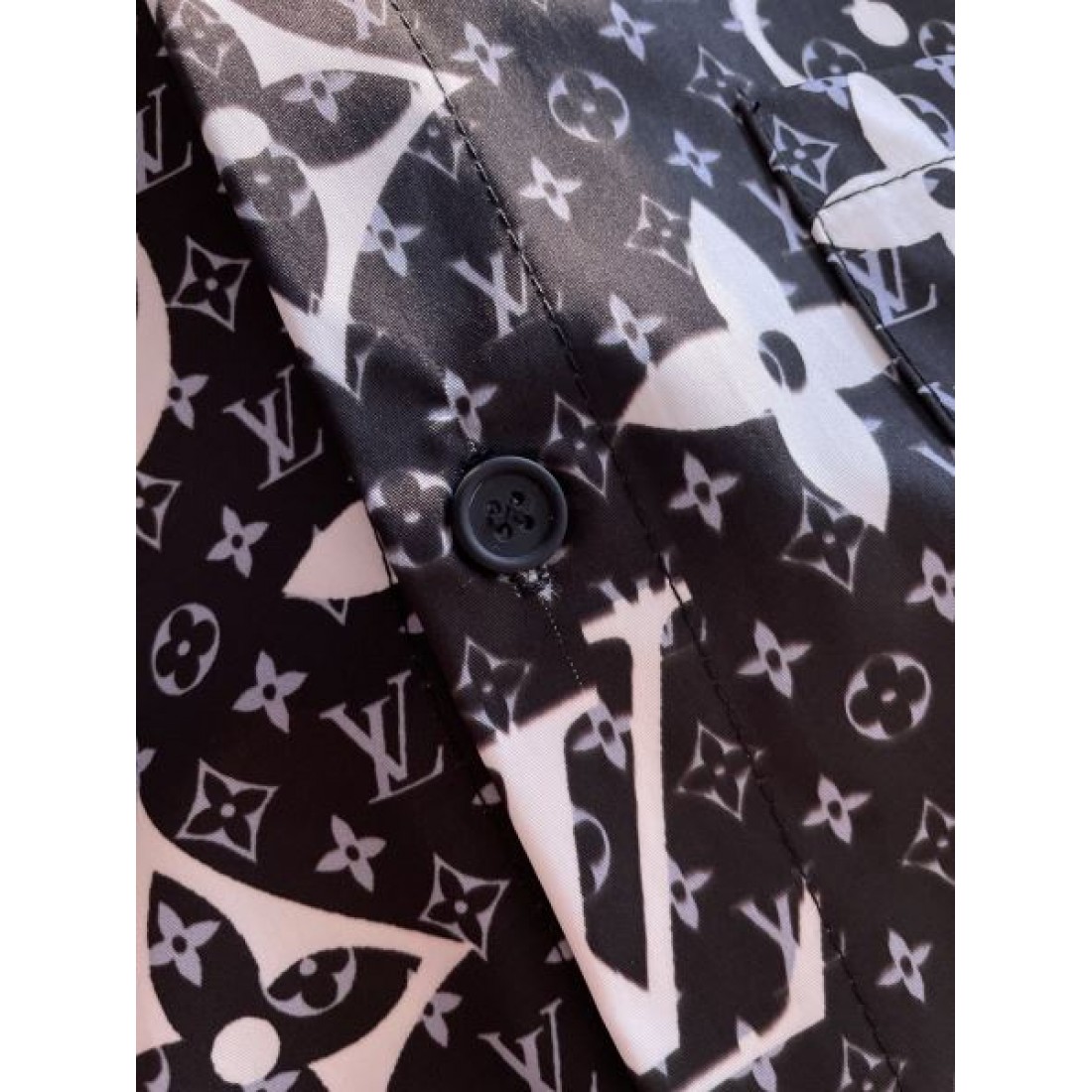 高品質 シンプル上品 LOUIS VUITTON ルイヴィトン コピー 長袖シャツ 着回し万能 人気