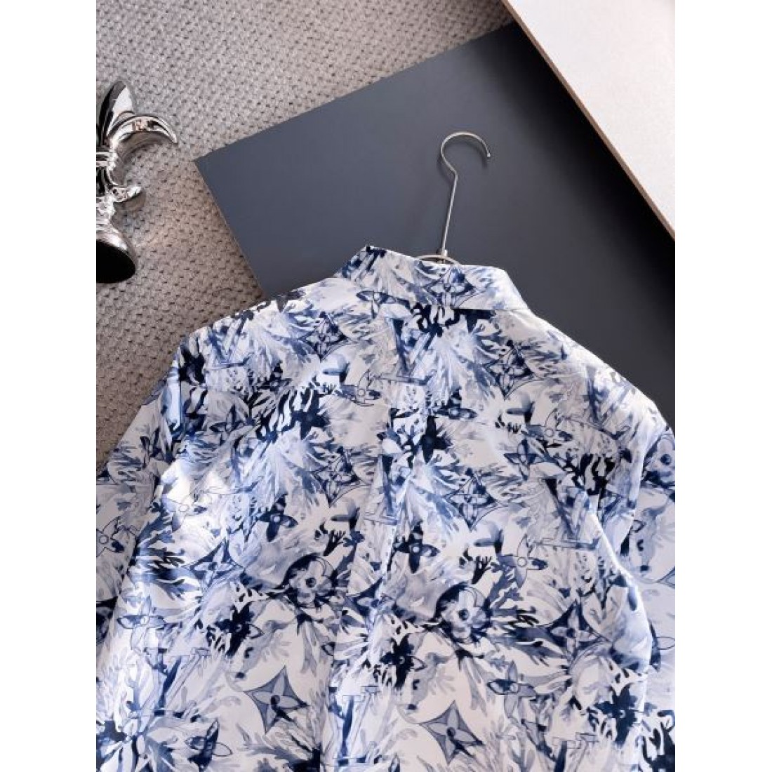  トレンド感 洗練デザイン LOUIS VUITTON ルイヴィトン コピー 長袖シャツ 大人向け 快適