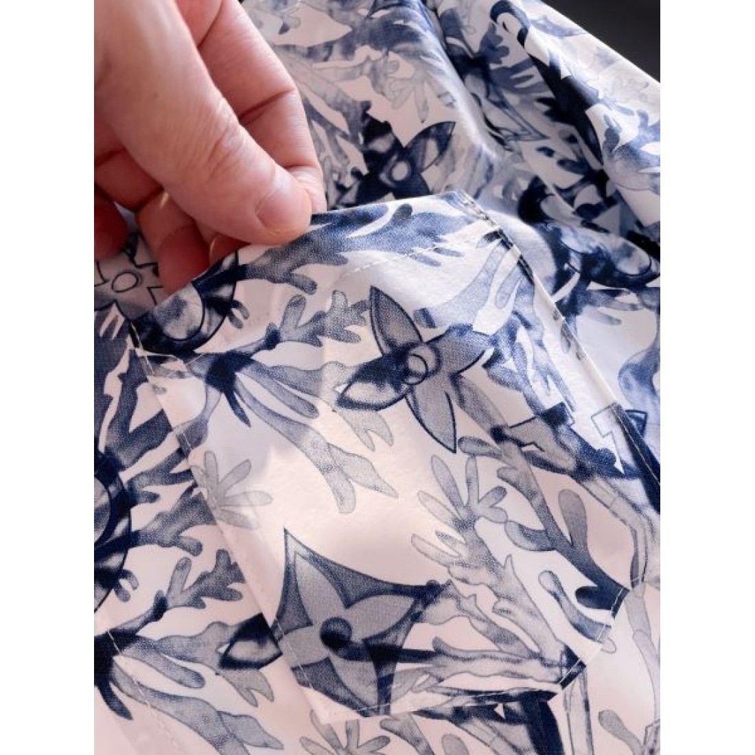  トレンド感 洗練デザイン LOUIS VUITTON ルイヴィトン コピー 長袖シャツ 大人向け 快適