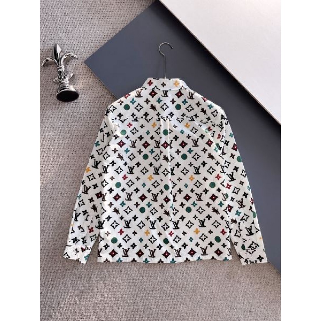 スタイリッシュ 上質素材 LOUIS VUITTON ルイヴィトン コピー 長袖シャツ 高見え 上品