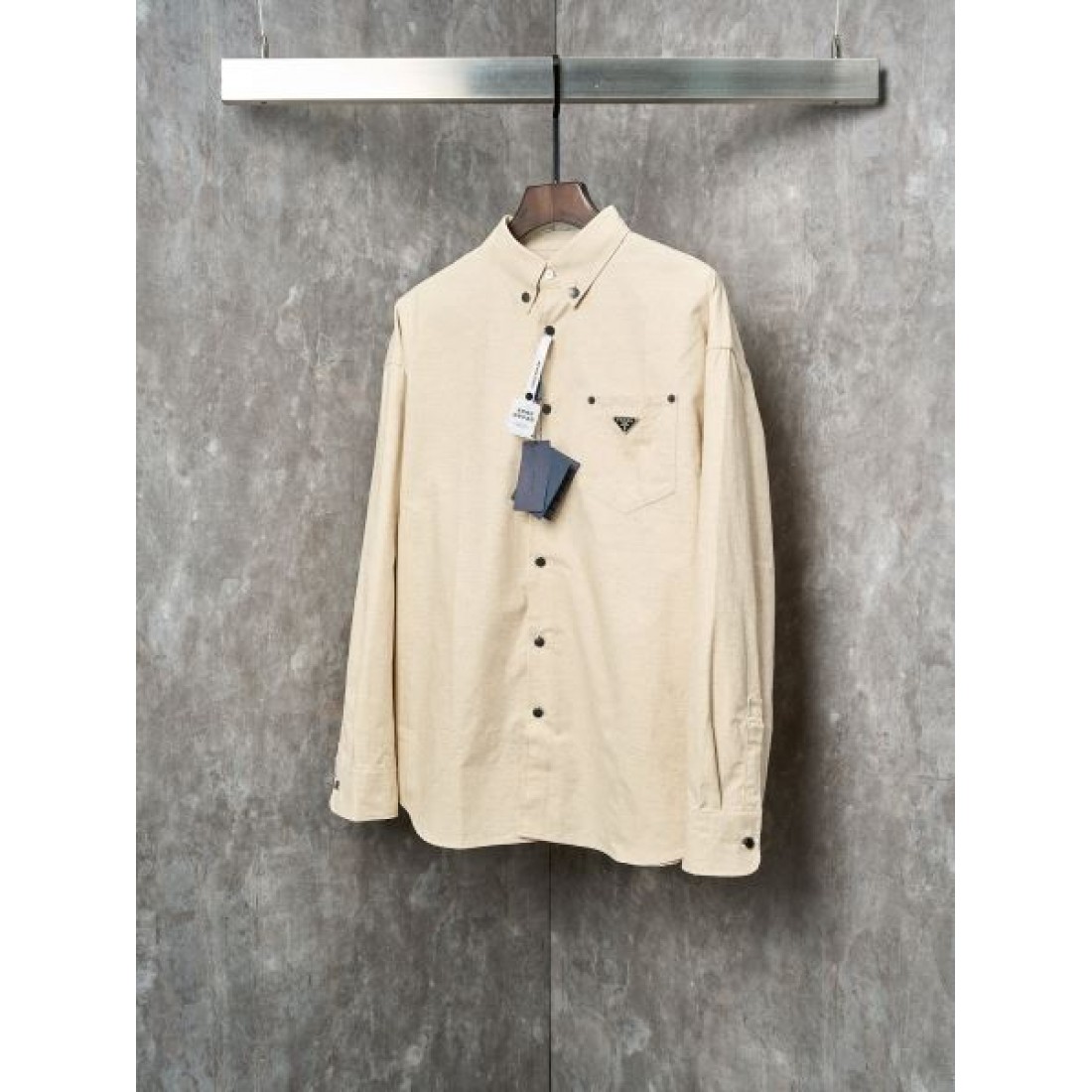 洗練デザイン 上質 PRADA プラダ コピー 長袖シャツ 軽量 快適