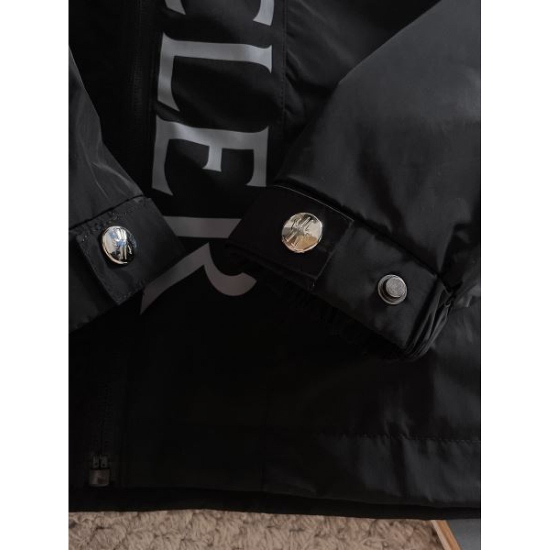 高級感 上質 MONCLER モンクレール スーパーコピー ジャケット 洗練