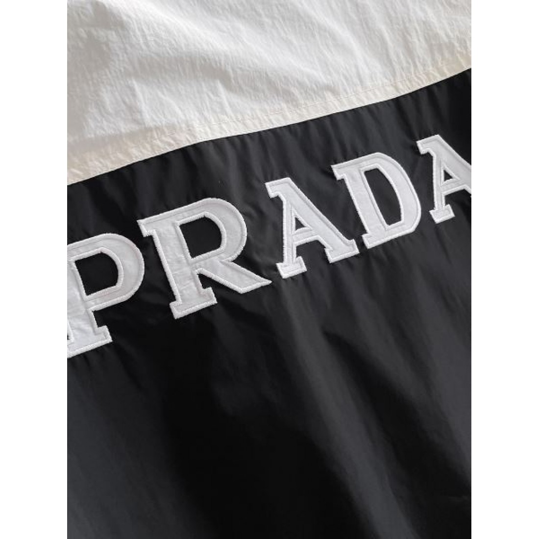 スタイリッシュ 高級感 PRADA プラダ スーパーコピー ジャケット 上品