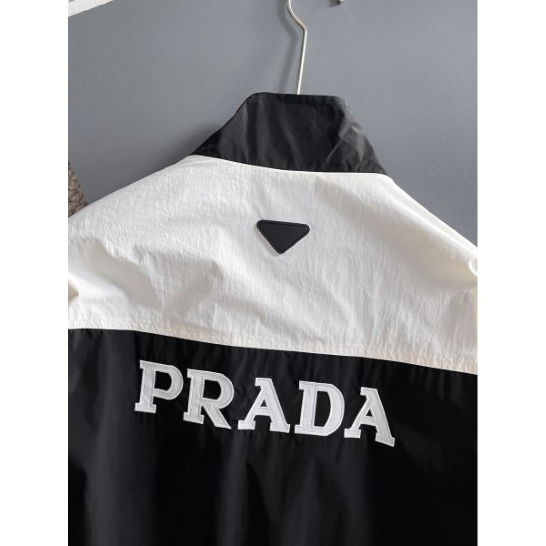 スタイリッシュ 高級感 PRADA プラダ スーパーコピー ジャケット 上品