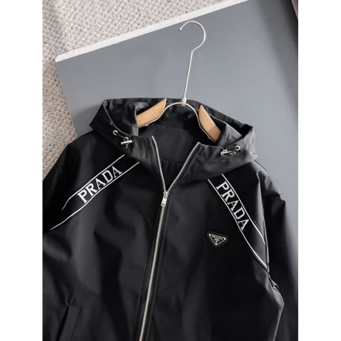 上質 洗練 PRADA プラダ スーパーコピー ジャケット 高級感