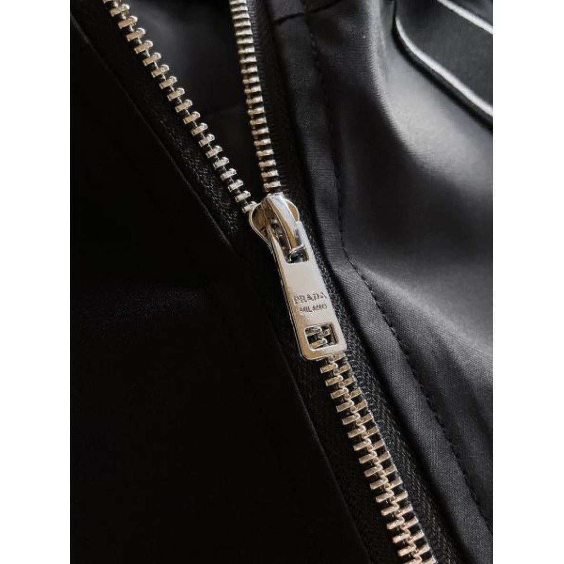 上質 洗練 PRADA プラダ スーパーコピー ジャケット 高級感