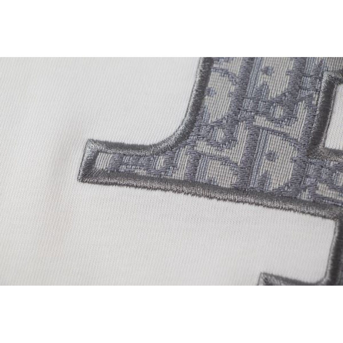 大人カジュアル 上質感 DIOR ディオール コピー 半袖Tシャツ 快適素材 軽量デザイン