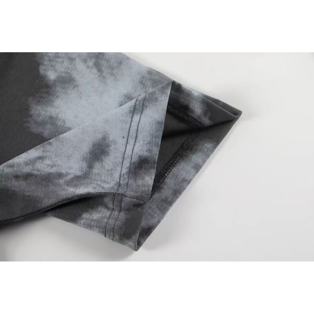 上品人気 スタイリッシュ LOUIS VUITTON ルイヴィトン コピー 半袖Tシャツ 通気性良好