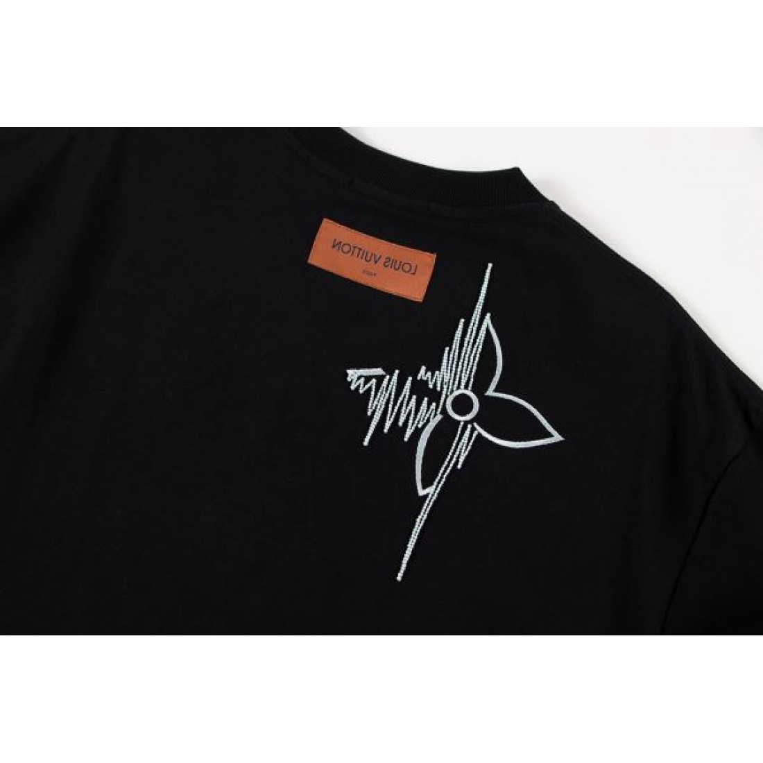 トレンド感 スタイリッシュ LOUIS VUITTON ルイヴィトン コピー 半袖Tシャツ 着回し万能 上品見え