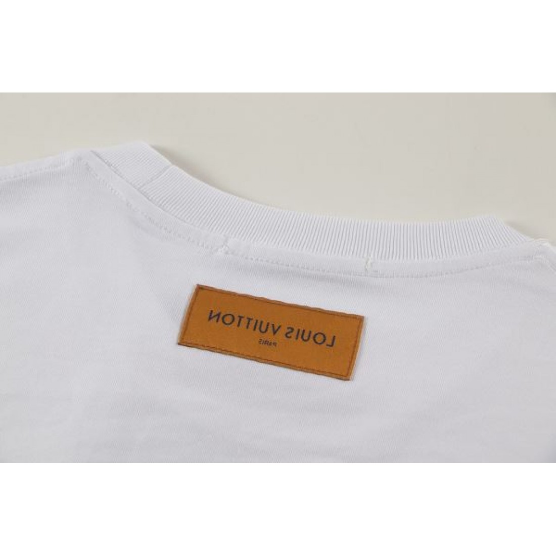 トレンド定番 おしゃれ感 LOUIS VUITTON ルイヴィトン コピー 半袖Tシャツ 快適フィット 夏人気