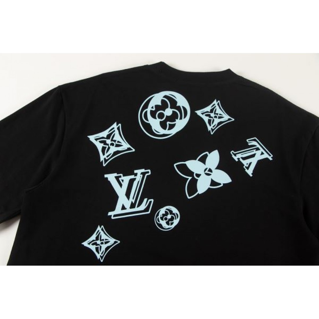 シンプル洗練 大人向け LOUIS VUITTON ルイヴィトン コピー 半袖Tシャツ 涼しい素材 上質仕上げ