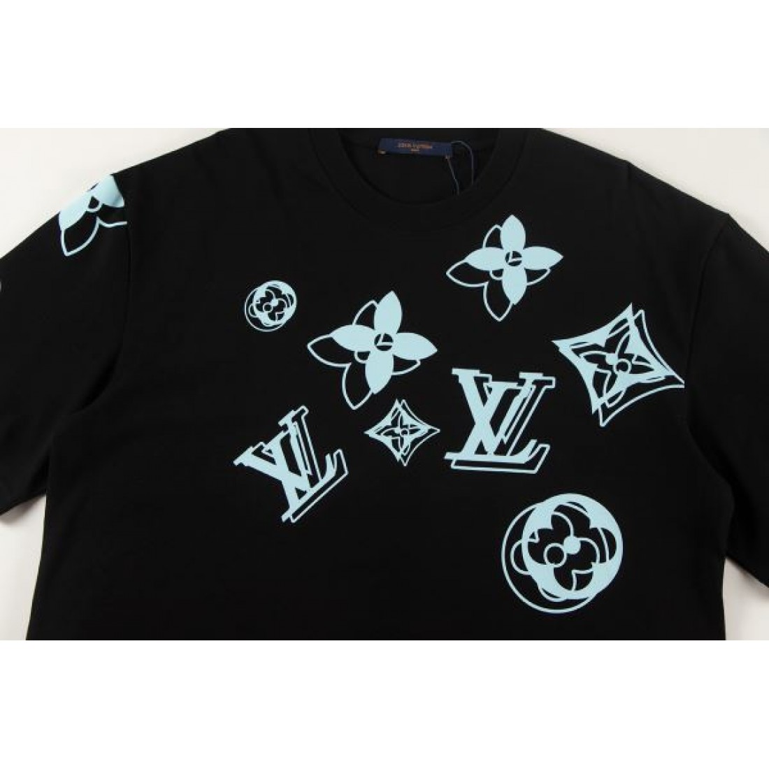 シンプル洗練 大人向け LOUIS VUITTON ルイヴィトン コピー 半袖Tシャツ 涼しい素材 上質仕上げ