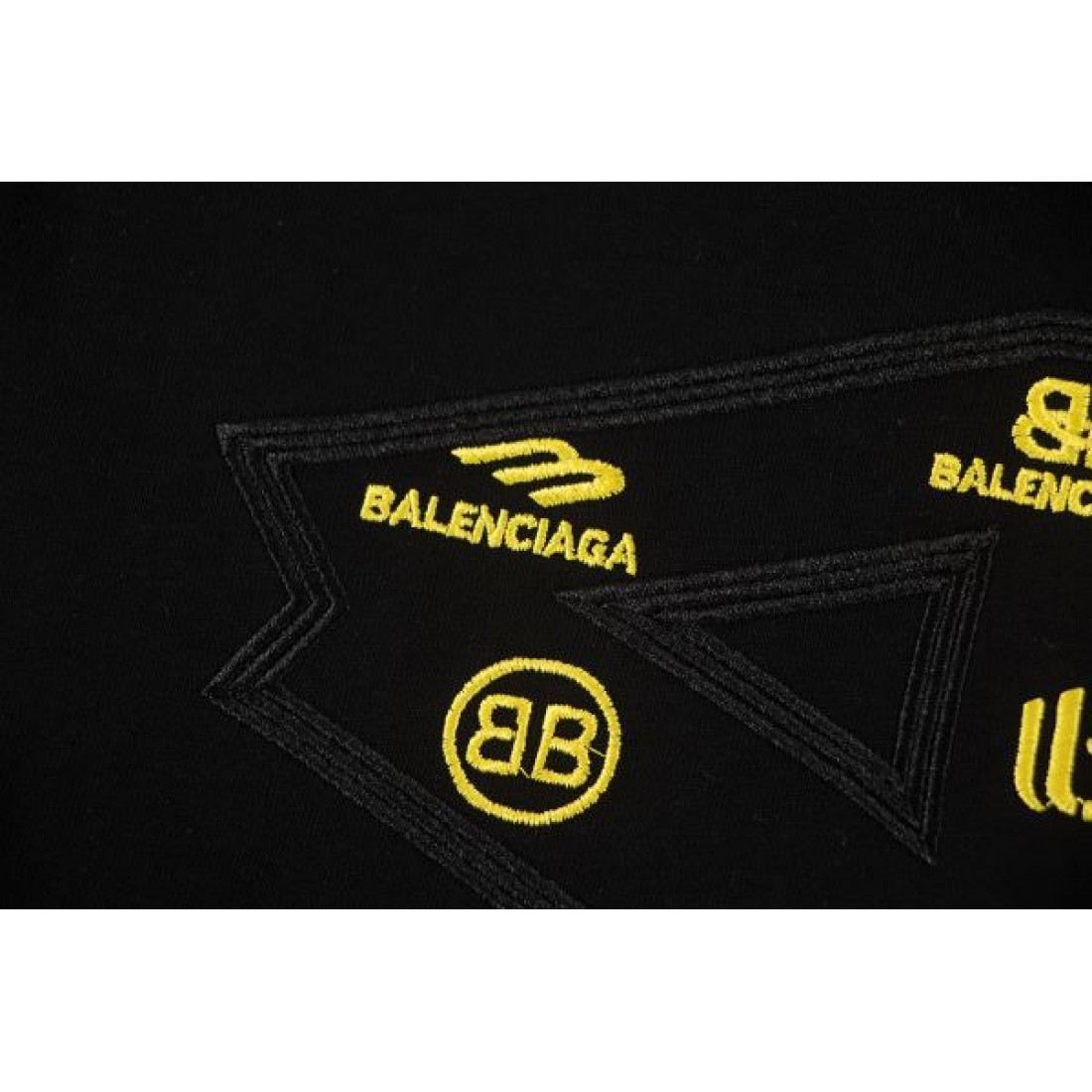 トレンド クール BALENCIAGA バレンシアガ コピー Tシャツ クルーネック ロゴアクセント バックプリントデザイン 柔らか素材 春夏人気