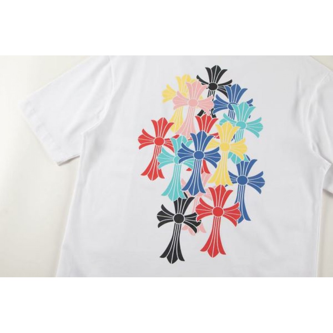 トレンド クール CHROME HEARTS クロムハーツ コピー 半袖カットソー フロントワンポイント バックグラフィックデザイン 通気性良好 快適着用