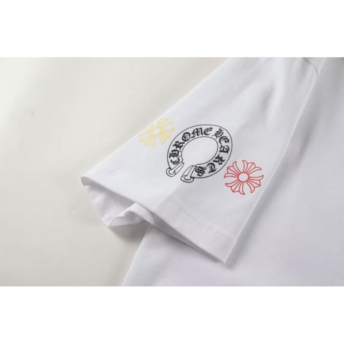トレンド クール CHROME HEARTS クロムハーツ コピー 半袖カットソー フロントワンポイント バックグラフィックデザイン 通気性良好 快適着用