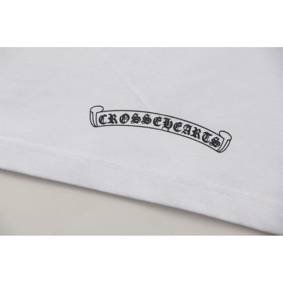 トレンド クール CHROME HEARTS クロムハーツ コピー 半袖カットソー フロントワンポイント バックグラフィックデザイン 通気性良好 快適着用