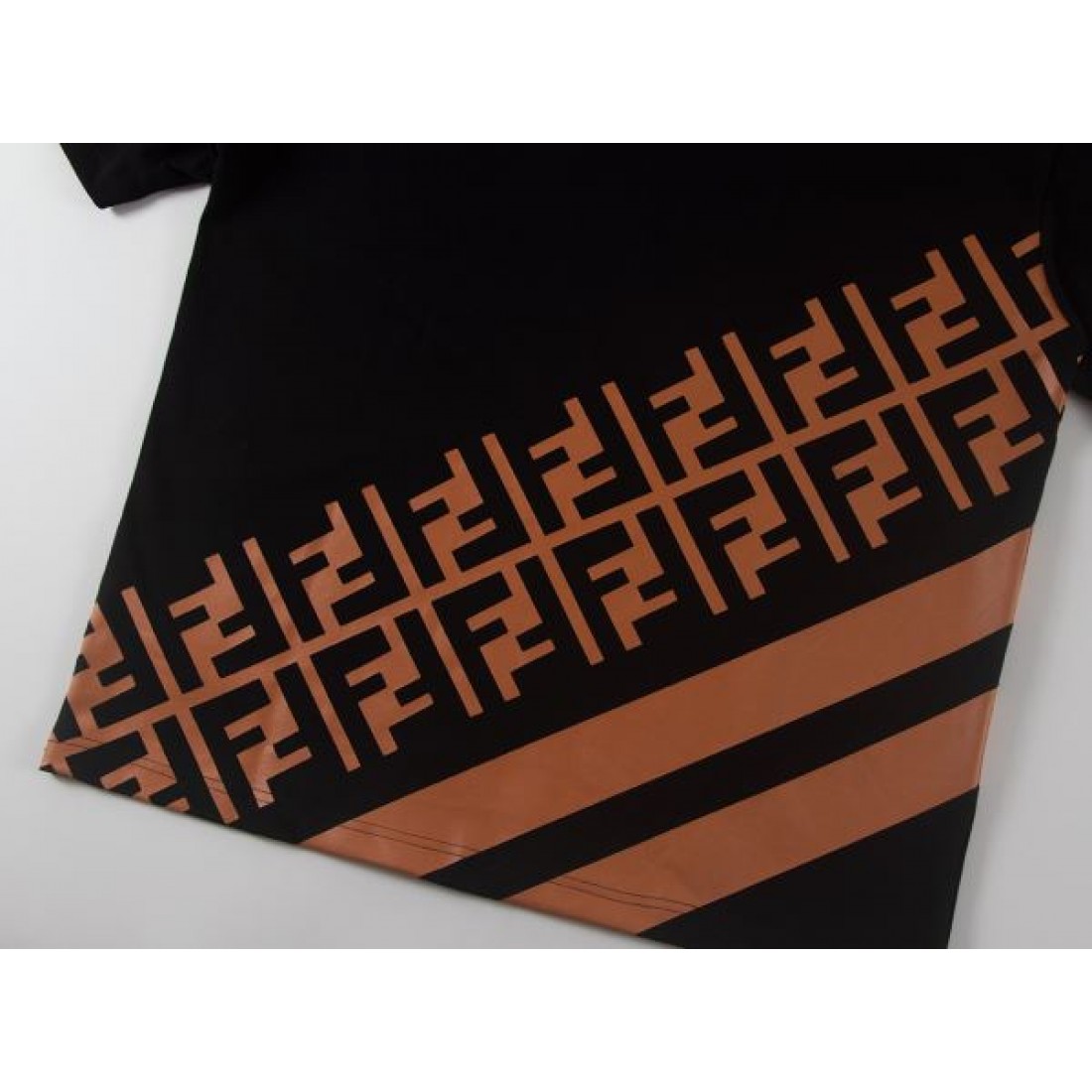 大人カジュアル 上質 FENDI フェンディ コピー Tシャツ 通気性良好 デイリー向け