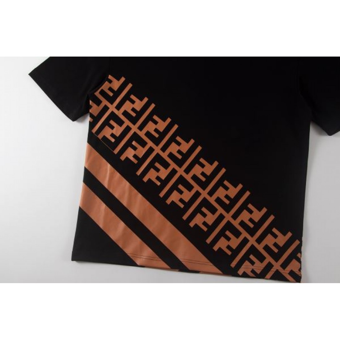 大人カジュアル 上質 FENDI フェンディ コピー Tシャツ 通気性良好 デイリー向け