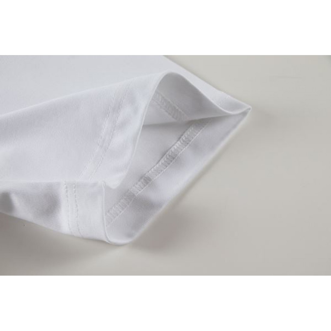 人気 定番 LOUIS VUITTON ルイヴィトン コピー Tシャツ 軽やか素材 夏定番