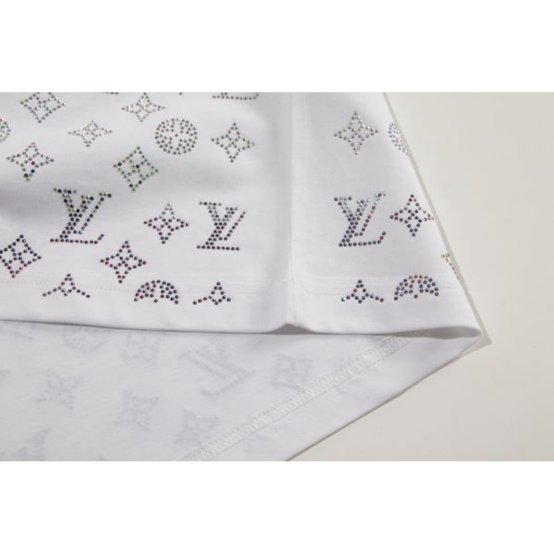 人気 定番 LOUIS VUITTON ルイヴィトン コピー Tシャツ 軽やか素材 夏定番